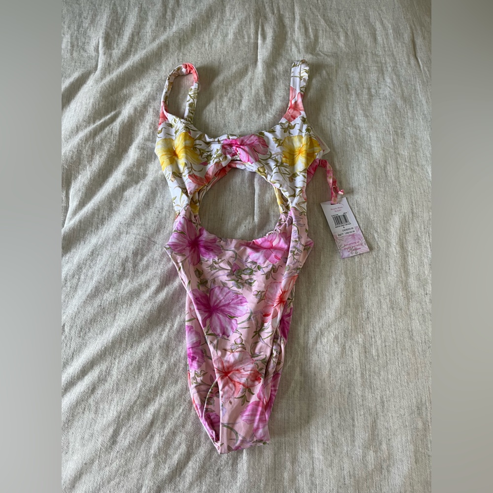 Hurley cut out one piece bathing suit